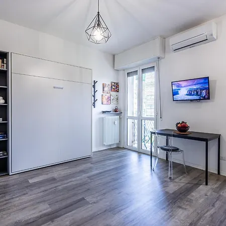 Intero Vicino A San Siro E Centro Citta Milán